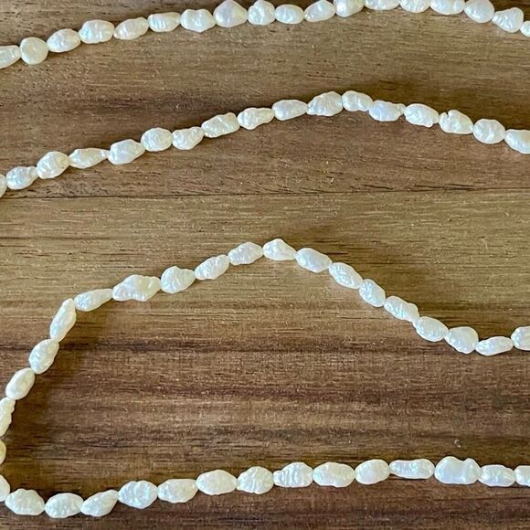 Vintage Long Single Strand Of Fresh Water Pearls Off White 36” Necklace - Picture 5 of 5